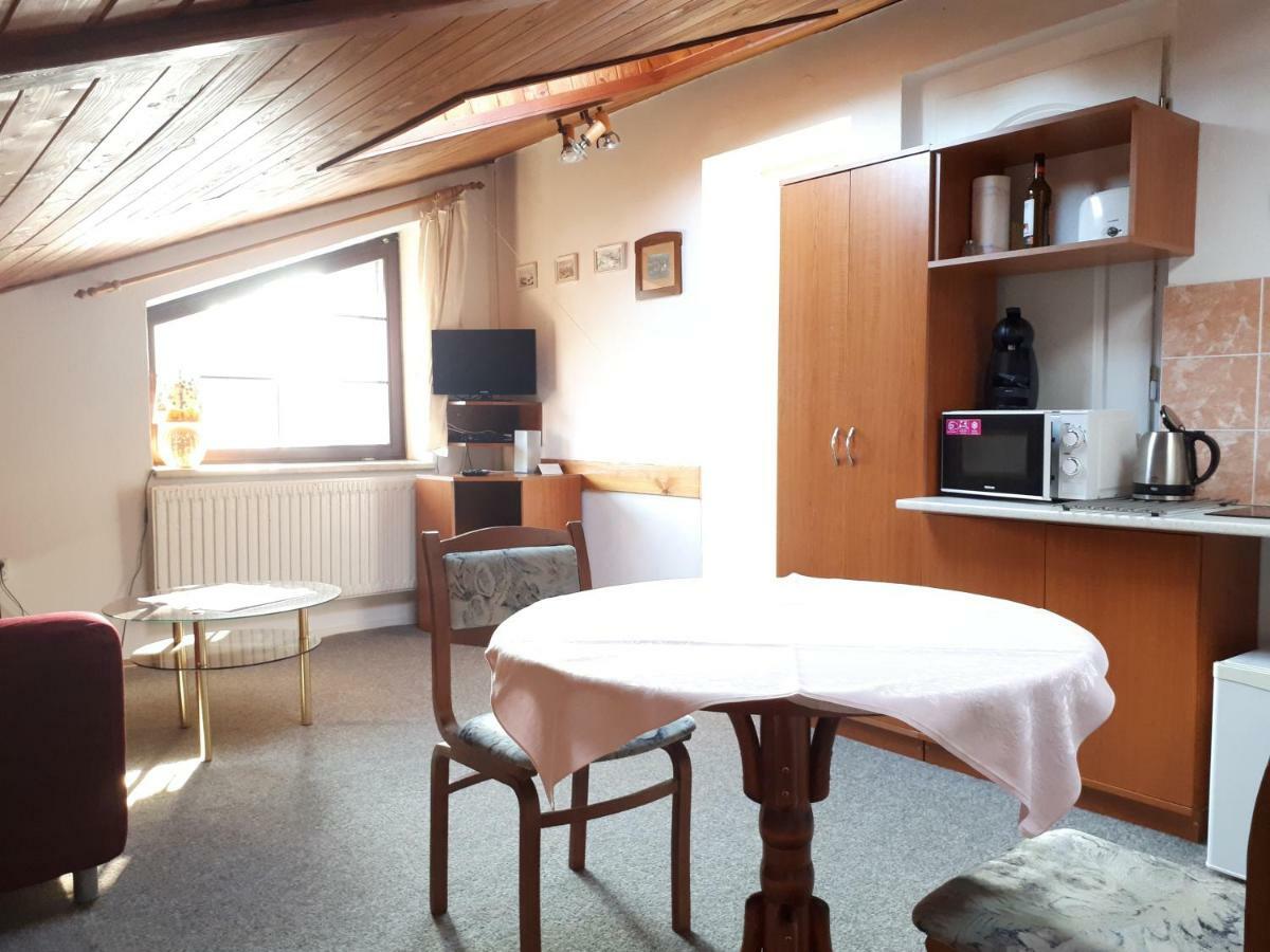 Privat - Melanie Appartement Vrchlabí Buitenkant foto